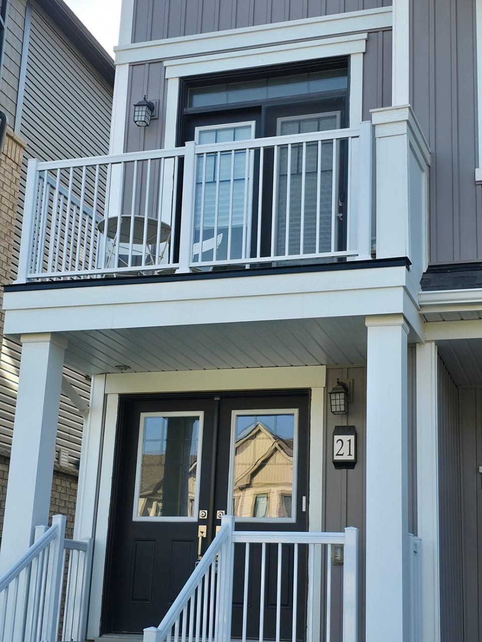 Modern Stylish Cozy Home Balcony Wifi House in Hamilton