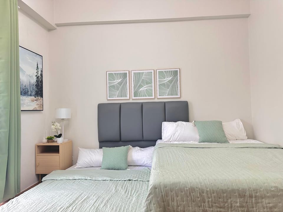 Bed, Living room, Photo of the whole room, Seating area, Bedroom