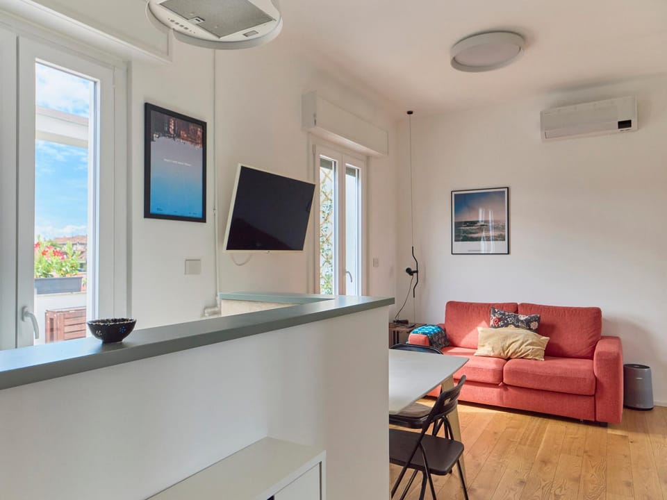 TV and multimedia, Living room, Dining area, air conditioner