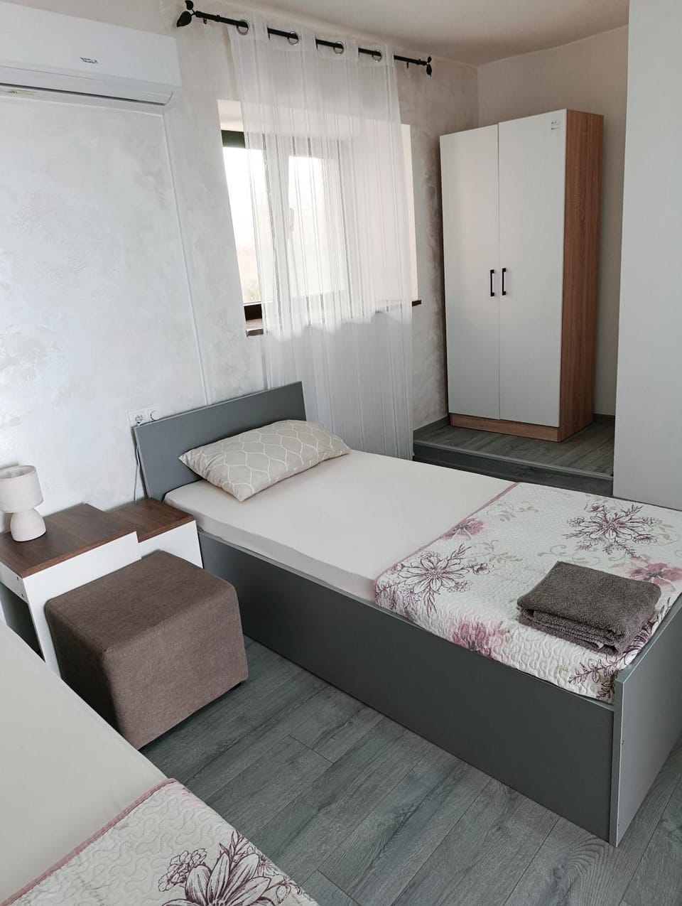 Bed, Seating area, Bedroom, wardrobe