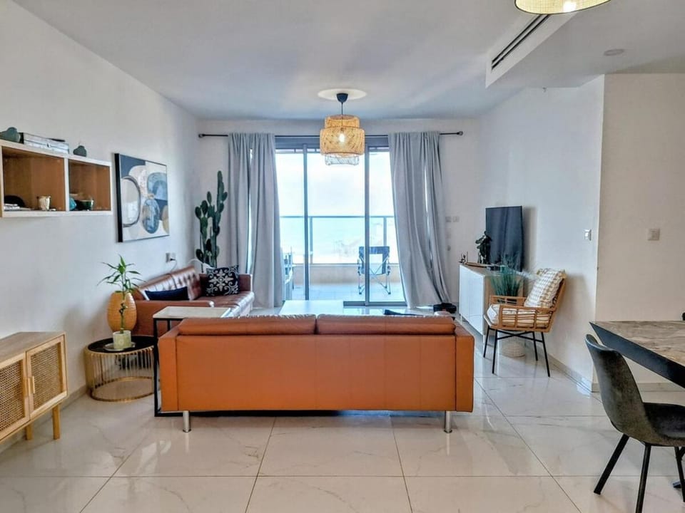 Beachfront Shomer Shabbat Friendly Apartment in South District