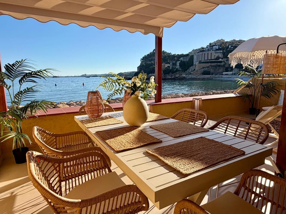 LUXURY PROPERTY ALTEA, BeachFront Apartment in Marina Baixa