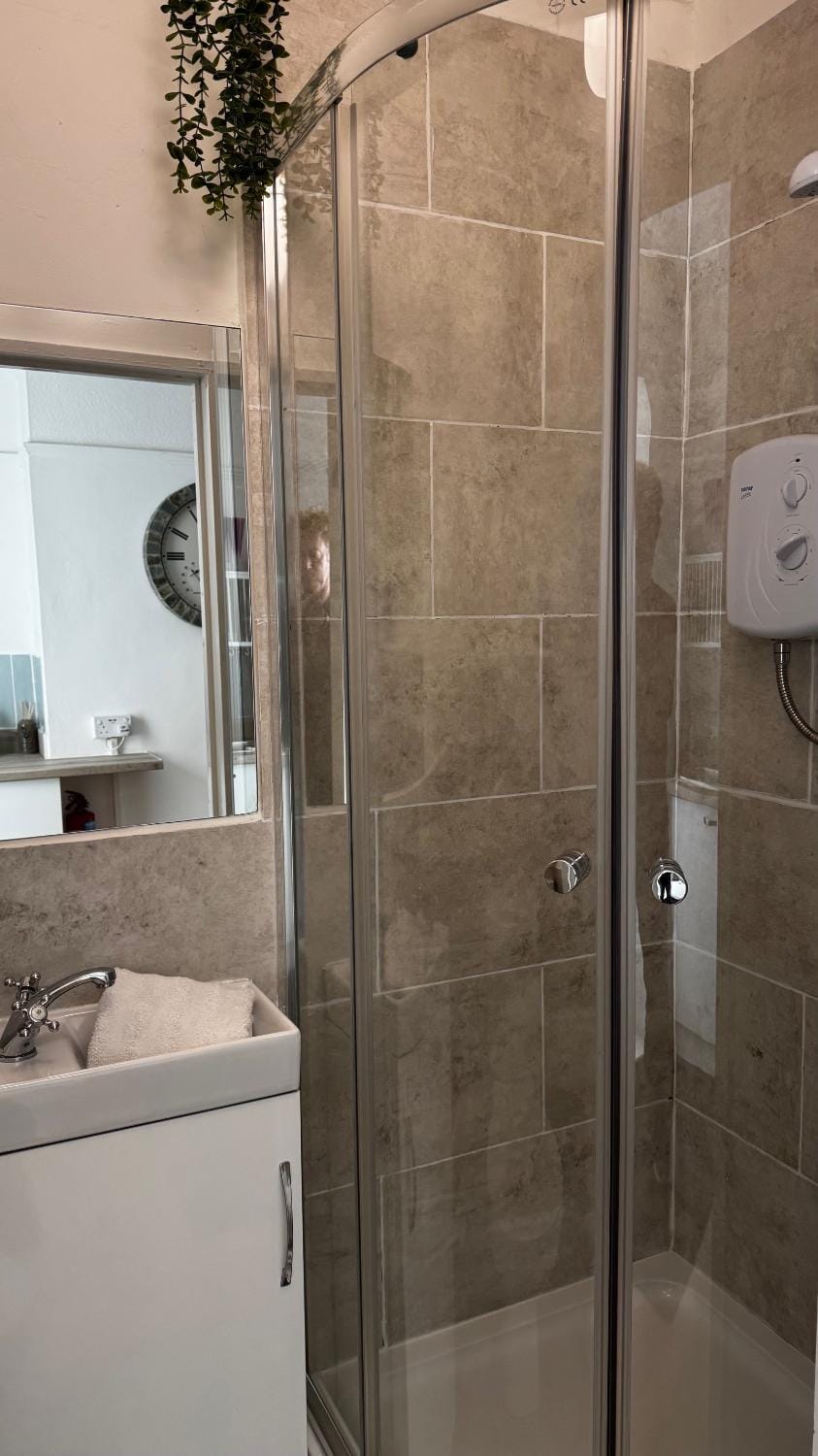 Shower, towels