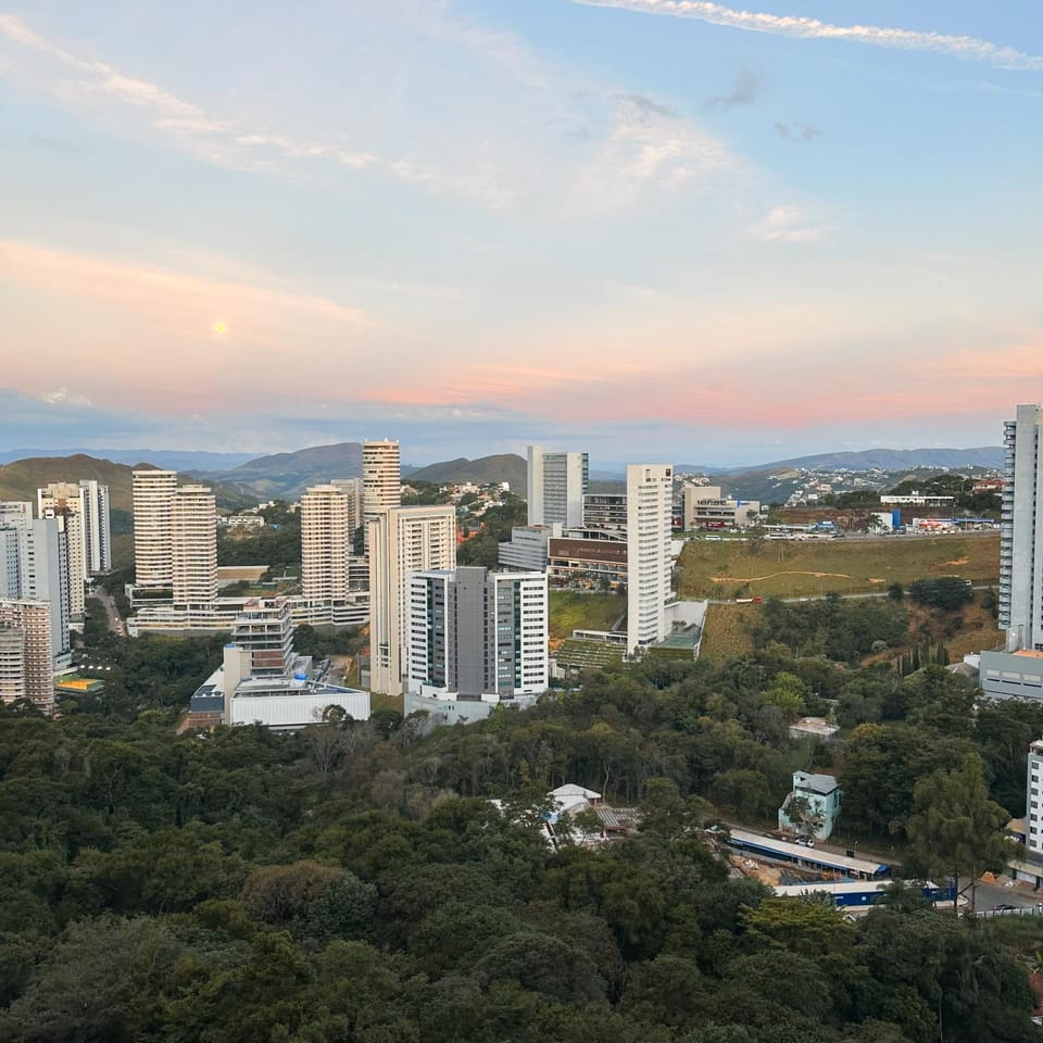 Apê Turquesa I Vista incrível Vila da Serra MaterDei Biocor Nova Lima Apartment in Belo Horizonte