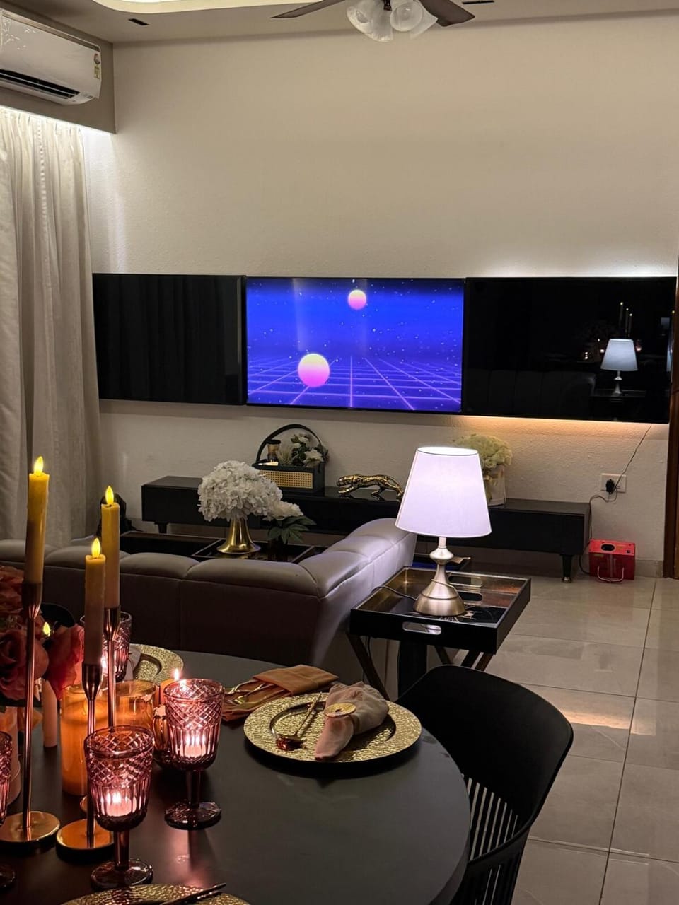TV and multimedia, Living room, Food and drinks, Seating area, Dining area, Food, Drinks