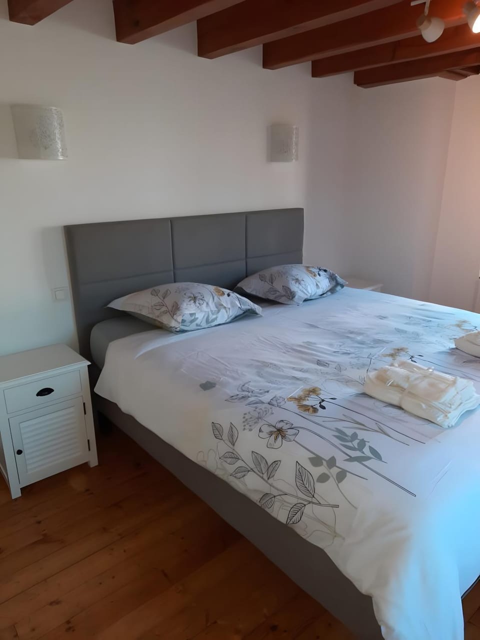 Property building, Living room, Bedroom