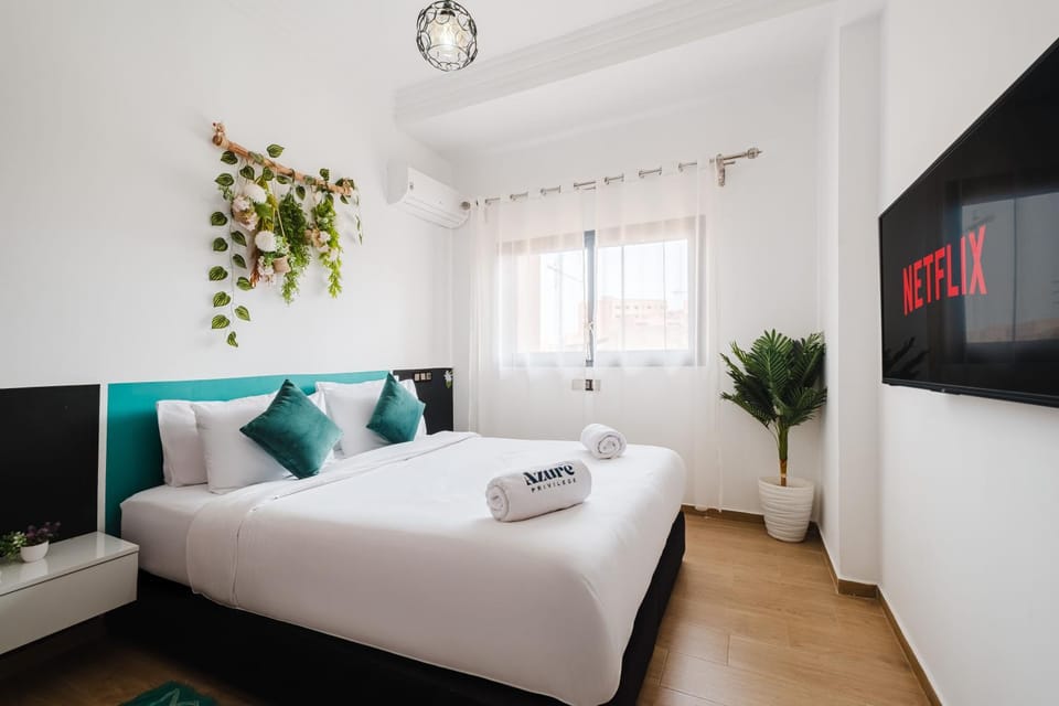 Bed, TV and multimedia, Photo of the whole room, Bedroom, towels