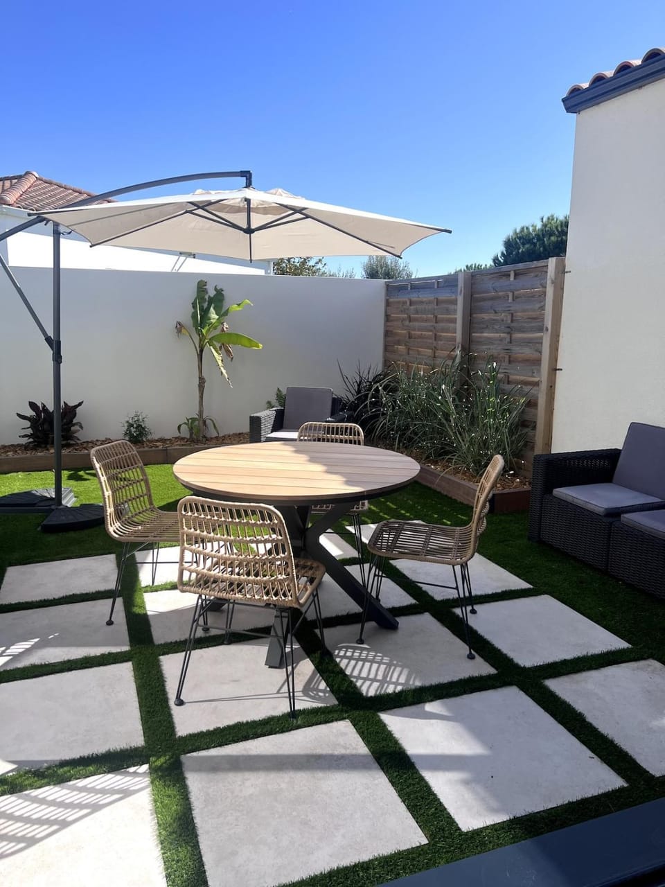 Patio, Dining area