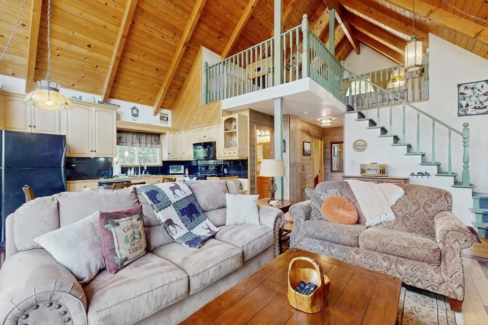 Cedar Glen Hideaway House in Lake Arrowhead