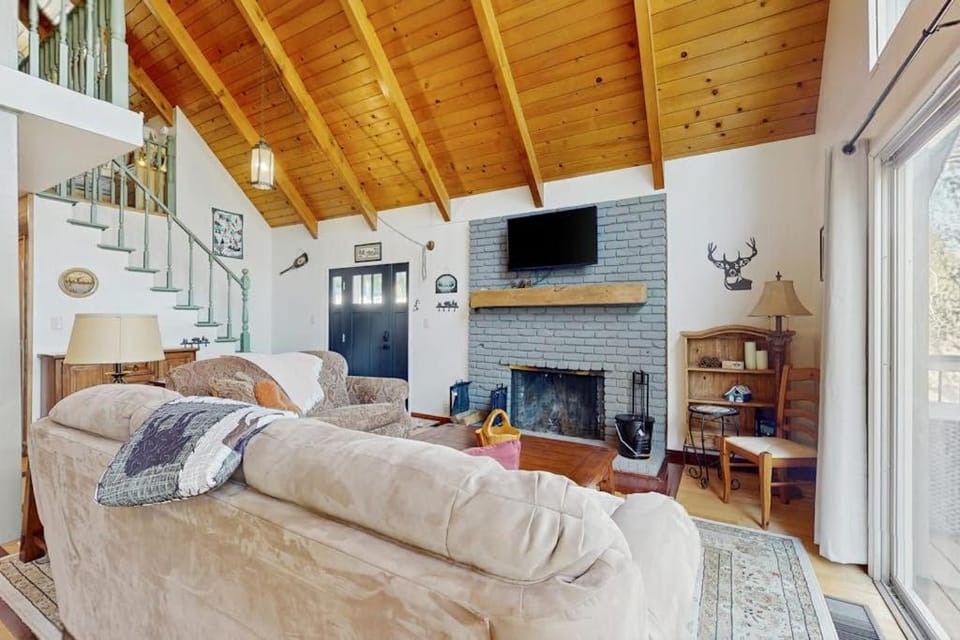 Cedar Glen Hideaway House in Lake Arrowhead