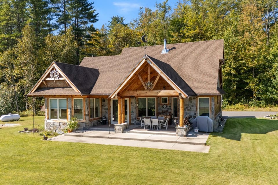 Nesting in North Creek House in Capital District, NY, USA