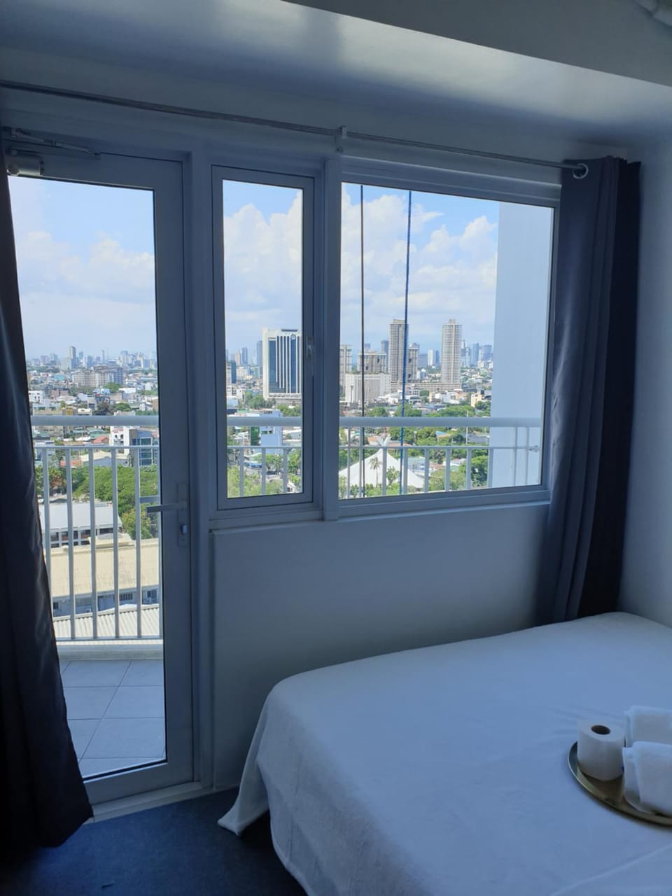 Jazz Tower D Superb view with Queen Bed Apartment in Makati