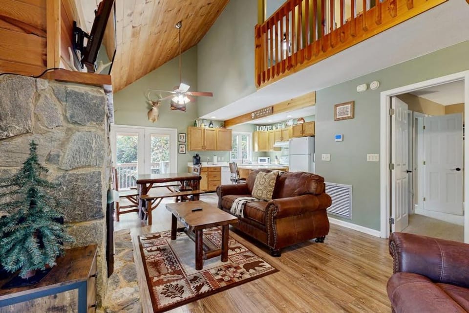 Smoky View Retreat House in Maggie Valley