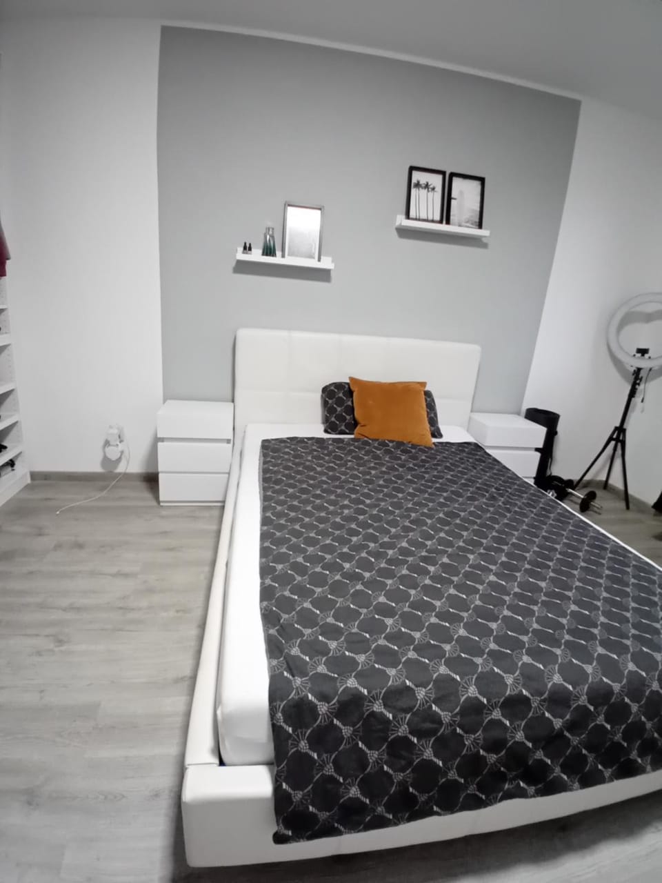 Bed, Photo of the whole room, Bedroom