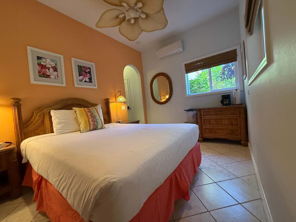 Maui B&B - 3 Ensuite Rooms - Steps from Beach w AC Inn in Kapalua