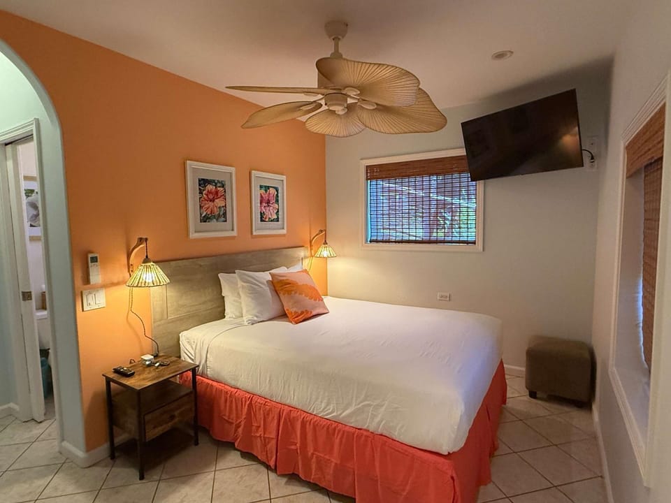 Maui B&B - 3 Ensuite Rooms - Steps from Beach w AC Inn in Kapalua