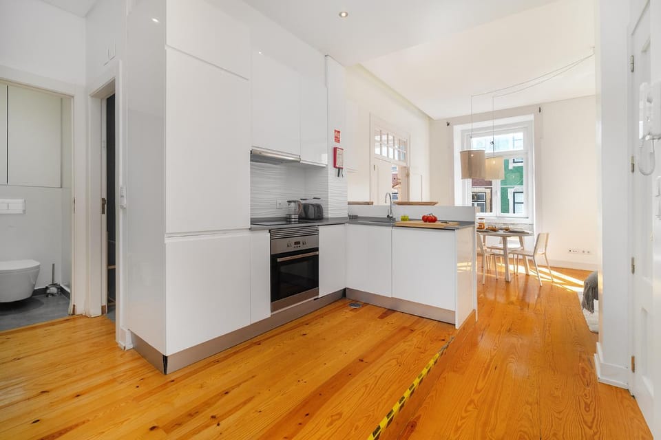 Kitchen or kitchenette, dishwasher, oven, stove