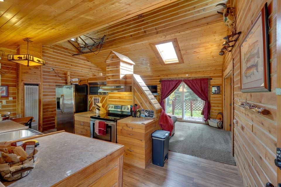 Lake Access at Peaceful Kenai Peninsula Getaway House in Ridgeway