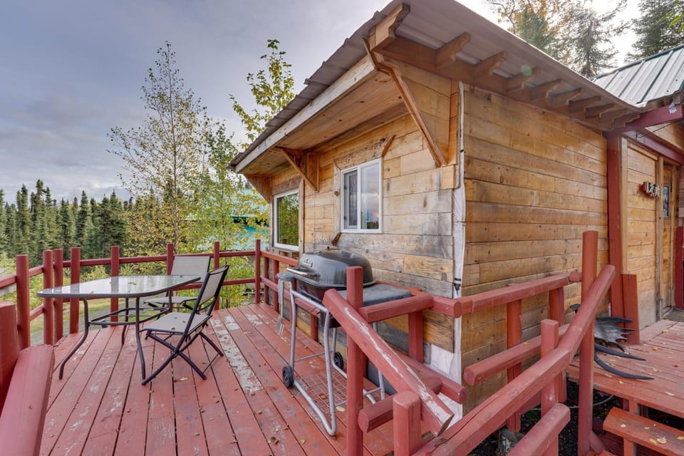 Lakefront Bliss! Ultimate Soldotna Retreat w/ Deck Apartment in Ridgeway