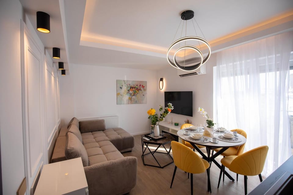 TV and multimedia, Living room, Seating area, Dining area