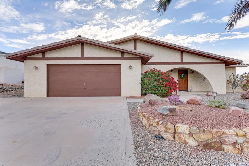 Swim w/ a View! Family Retreat Near Lake Havasu House in Lake Havasu City