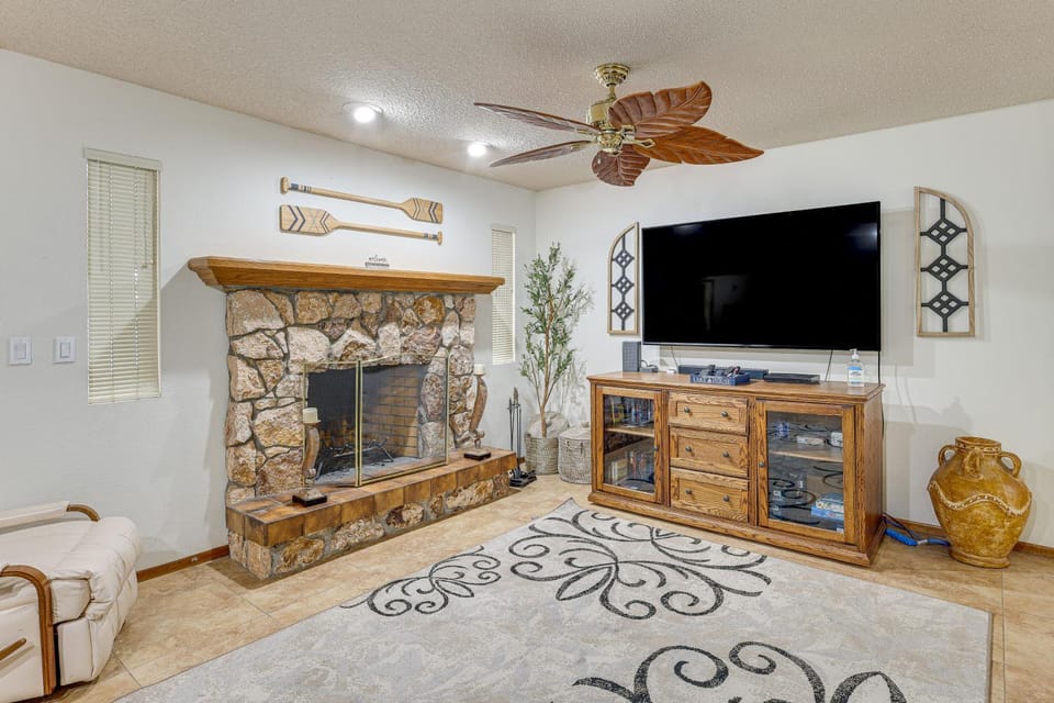Swim w/ a View! Family Retreat Near Lake Havasu House in Lake Havasu City