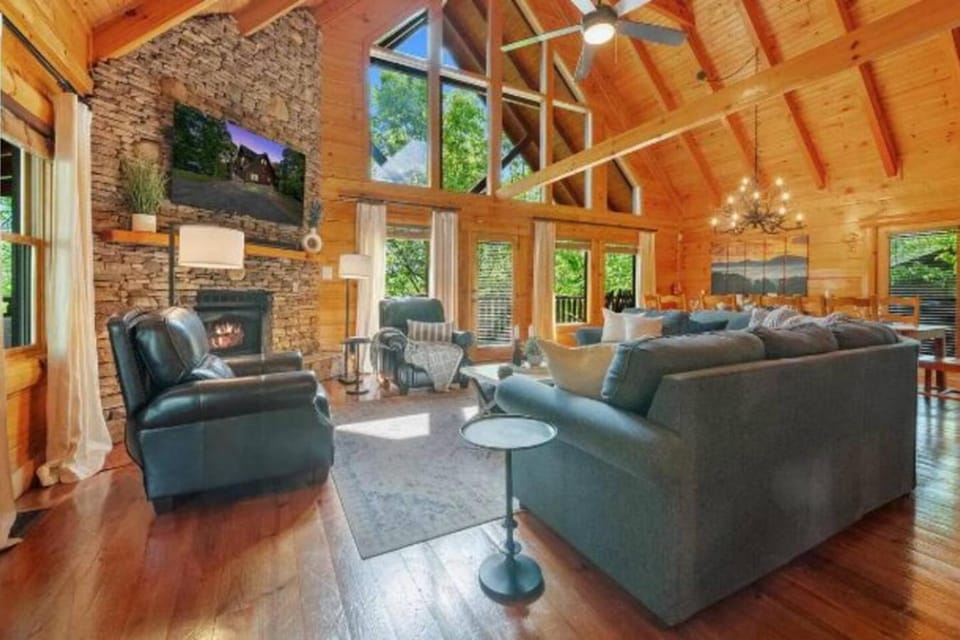 Rustic Cove Views Hot Tub Theater Game Room House in Sevier County