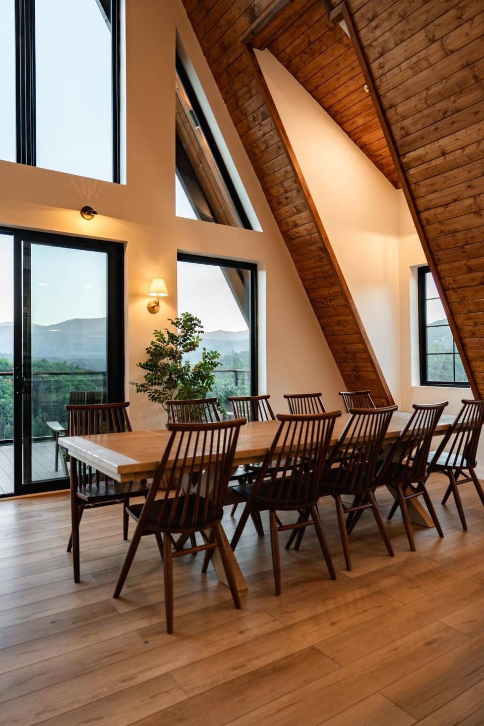 Family Cabin with Views, Hot Tub, Pool Table, and Arcades Cabin in Gatlinburg