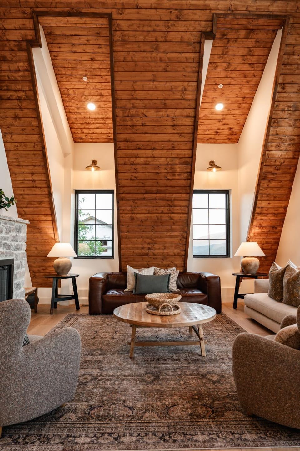 Family Cabin with Views, Hot Tub, Pool Table, and Arcades Cabin in Gatlinburg