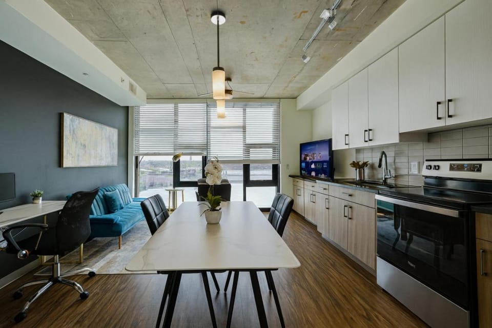 Stylish 2BR Rooftop Views plus Sky Lounge Apartment in Vestavia Hills