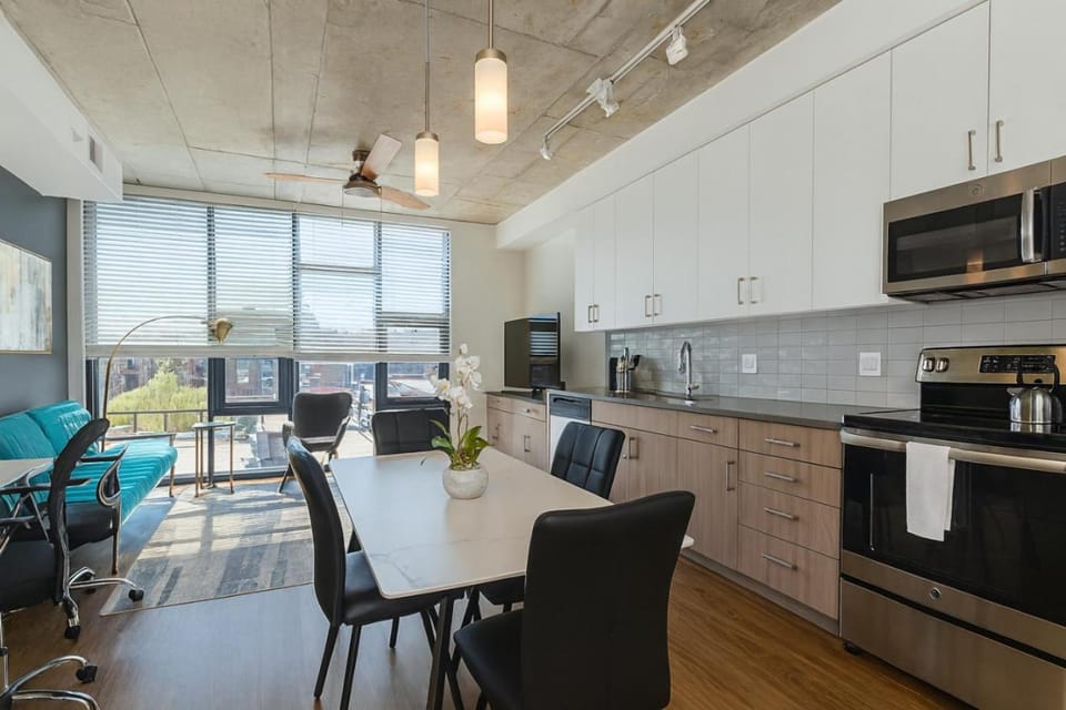 Stylish 2BR Rooftop Views plus Sky Lounge Apartment in Vestavia Hills