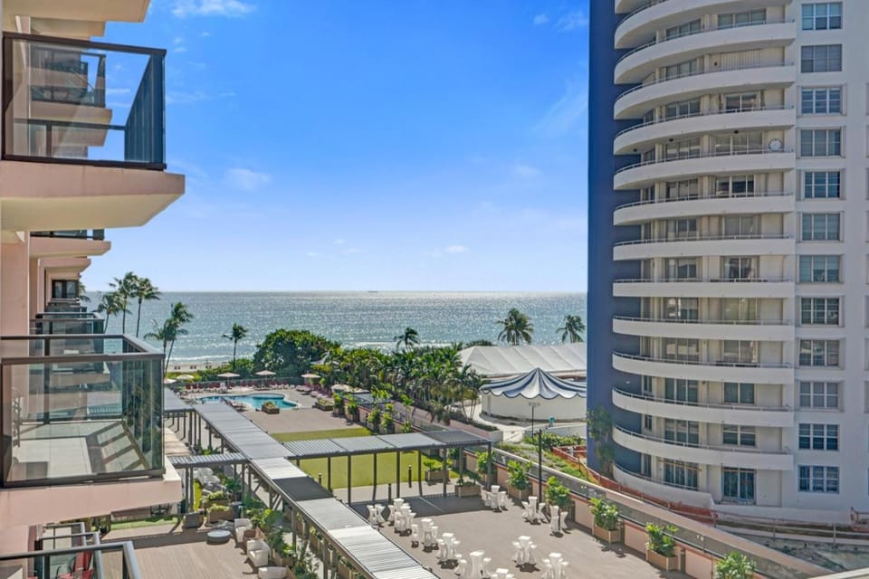 Modern 4BR with Ocean Views Pools and Direct Beach Access Apartment in Miami Beach