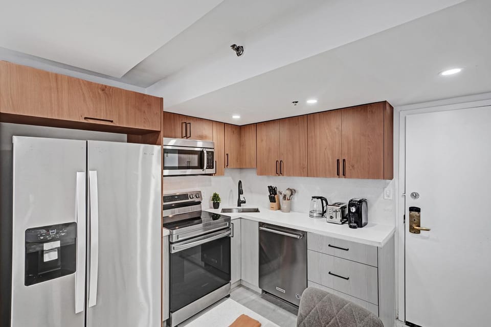 Coffee/tea facilities, Kitchen or kitchenette, dishwasher, oven, stove, toaster
