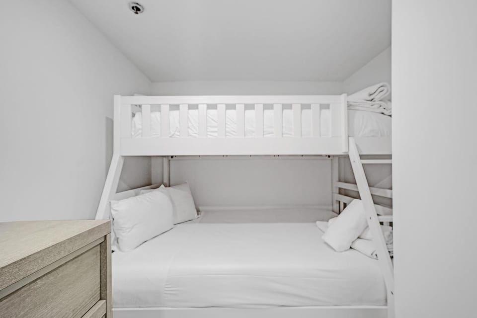 Photo of the whole room, bunk bed