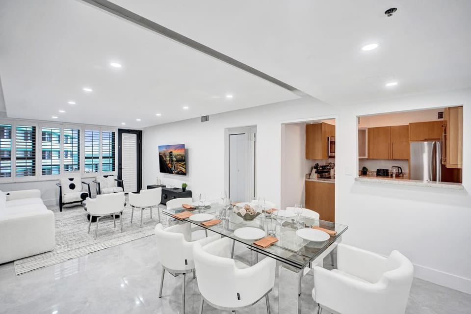 Steps to the Beach 3BR 2BA Condo Resort Perks and Ocean Glimpse 1406 Apartment in Miami Beach
