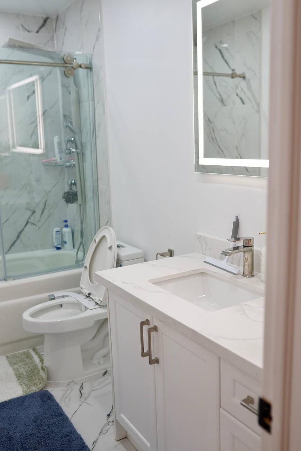 Shower, Toilet, Bathroom, Bath, towels