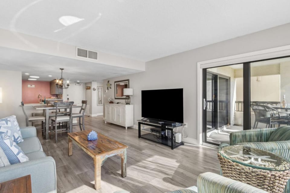 Amelia Surf and Racquet Club Condo - 4th Floor Ocean Front - Pools - Tennis Courts - Sleeps 4 House in Amelia Island