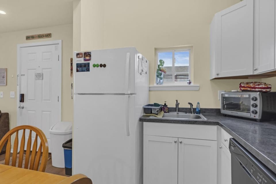 Pool Beach Passes Spacious 3BR Loft Condo Sleeps 8 Seaside Heights Apartment in Seaside Heights