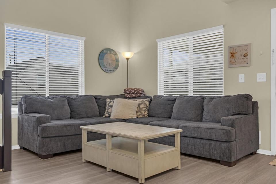 Pool Beach Passes Spacious 3BR Loft Condo Sleeps 8 Seaside Heights Apartment in Seaside Heights