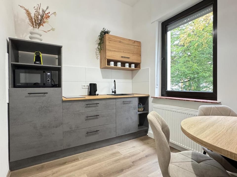 Staywell for 4 I Central I Parking I Kitchen Apartment in Bielefeld