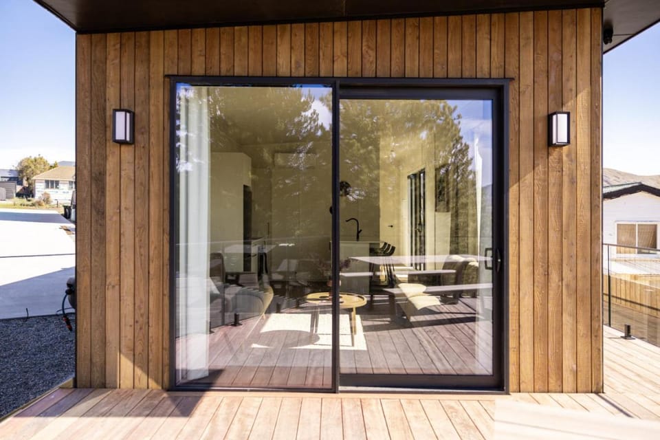 Property building, Facade/entrance, Balcony/Terrace