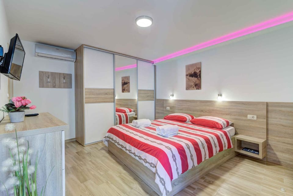 TV and multimedia, Bedroom, air conditioner