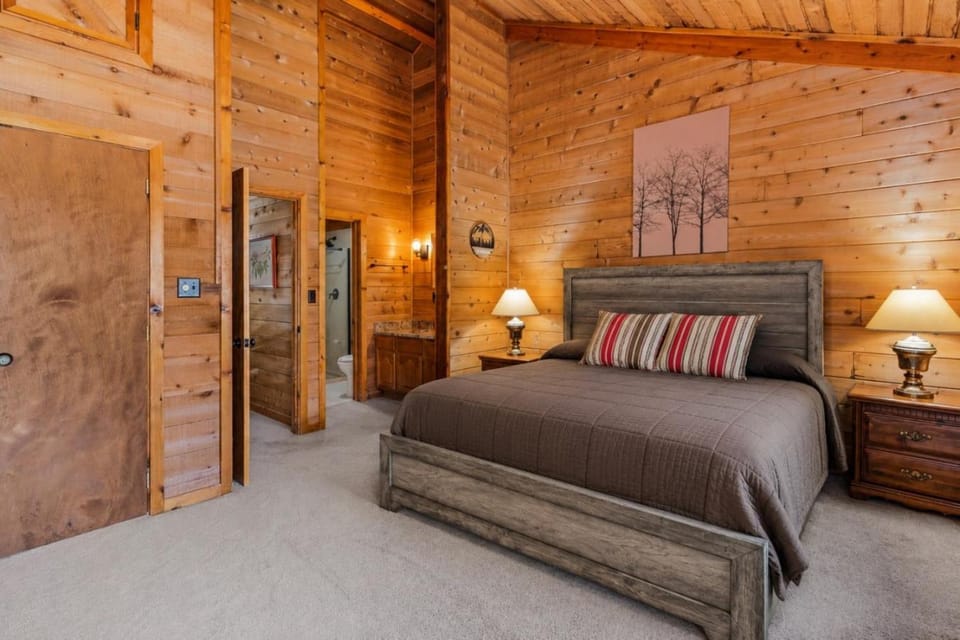 Powder Monkey 17 Best Location on the Mountain Apartment in Snowshoe