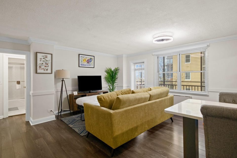 3-0 Stunning Third Floor Retreat Downtown Atlanta House in Atlanta