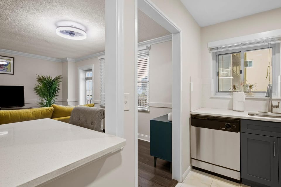 3-0 Stunning Third Floor Retreat Downtown Atlanta House in Atlanta