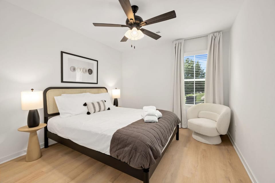 Home Base - Stays of 30 days or more - 2mi to Downtown House in Fayetteville