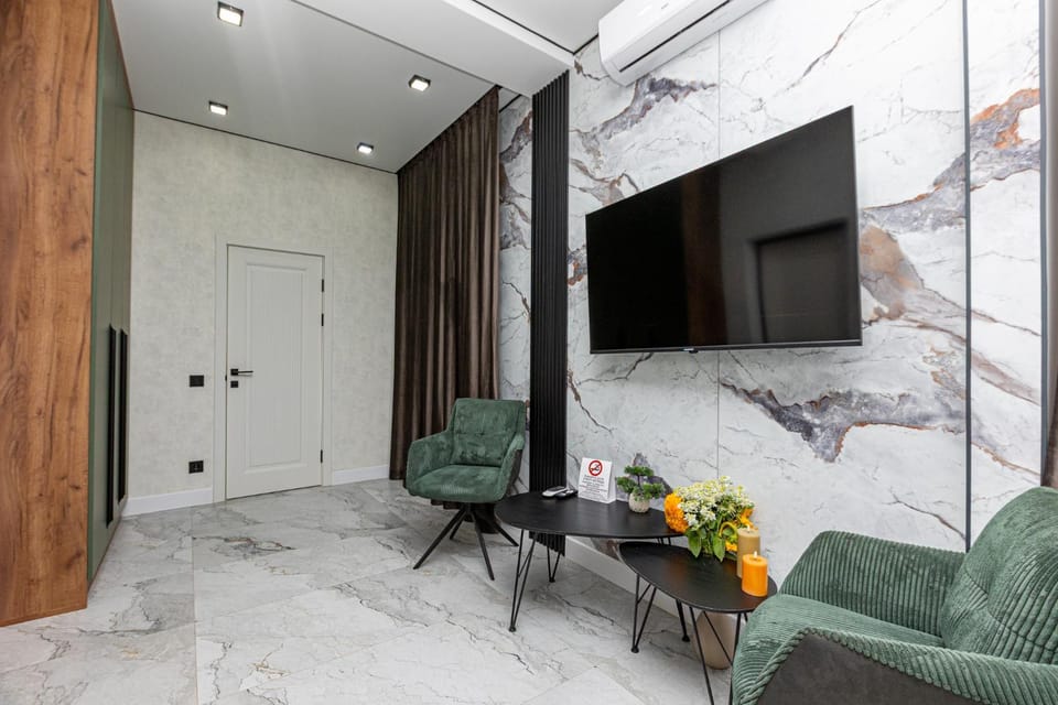 Communal lounge/ TV room, TV and multimedia, Living room, Seating area, Evening entertainment, wardrobe, air conditioner