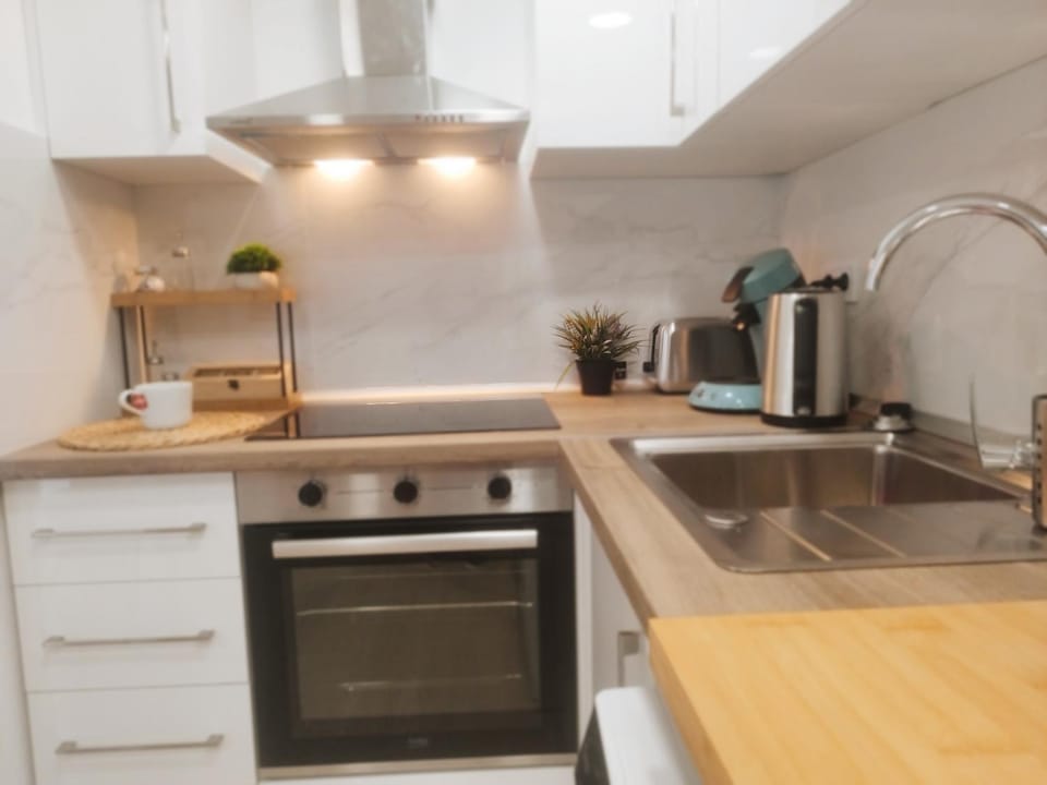 Kitchen or kitchenette, kitchen