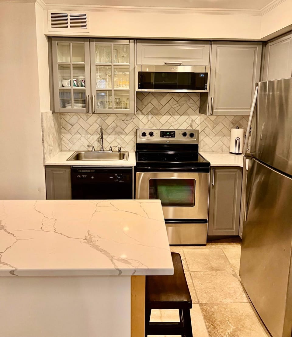 4J Cozy One Bedroom Condo Downtown Hotel District Apartment in Atlanta