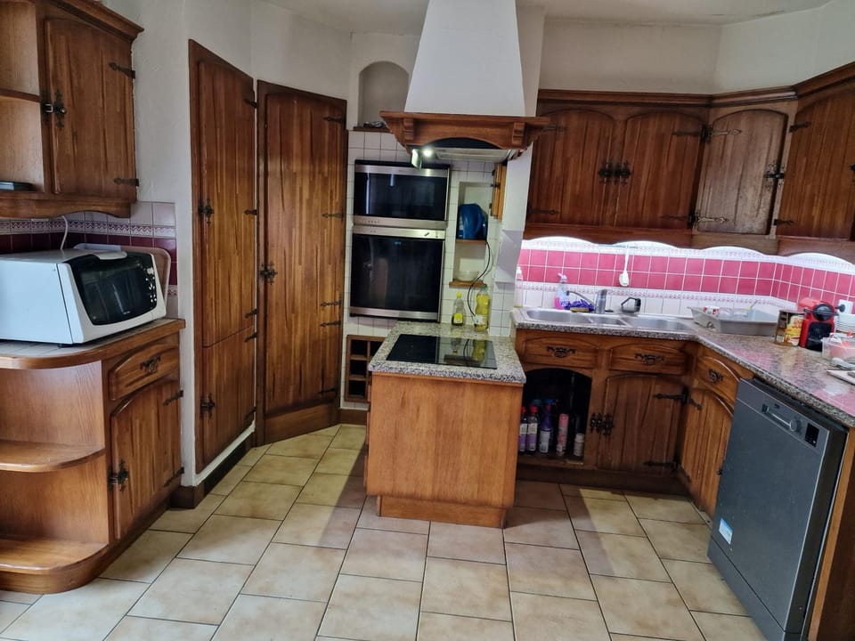 Kitchen or kitchenette, oven, stove, toaster